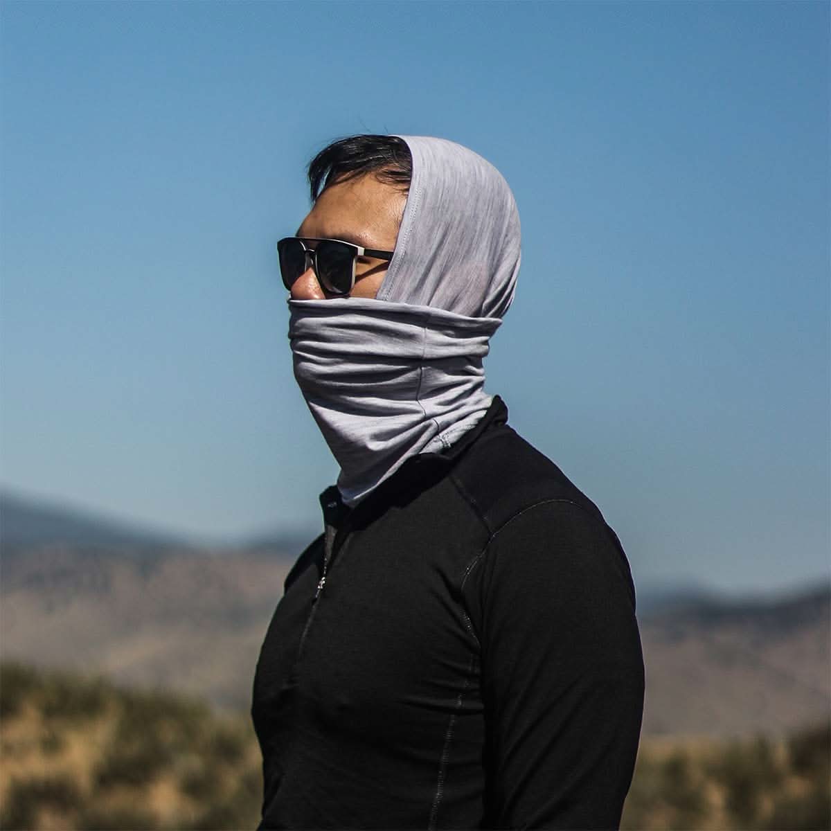 Micro_wool_neck_gaiter_multiclava_navy_lifestyle_1.jpg